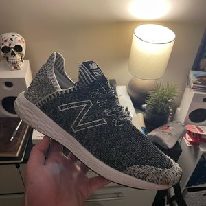 - Cruz V2 (black-white)- Size 10 Men’s